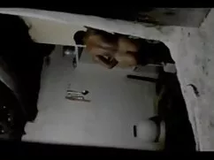 Una donna che passa  ...